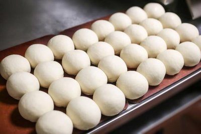 Precision Positioning Automatic Dough Machine Vertical Automatic Tray Arranging Machine