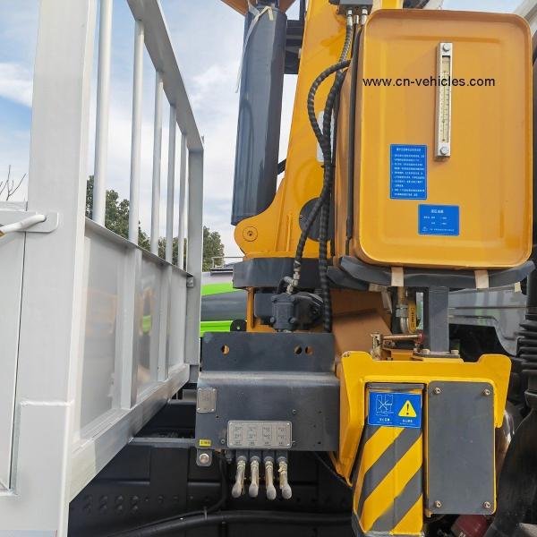 Dongfeng 8 Tonne Telescopic Boom Truck Crane 180KW 245HP Hydraulic Mobile Crane Truck Mounted