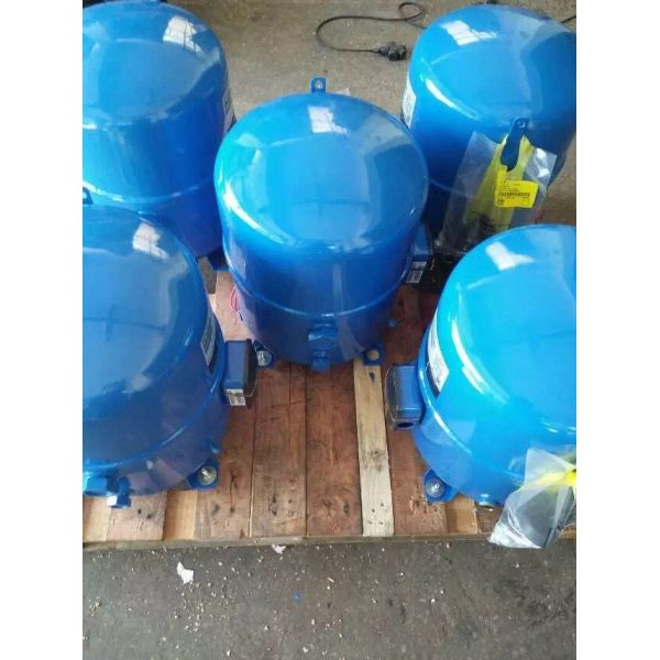 Stationary CE 12HP Maneurop Reciprocating Compressor MTZ144HV4AVE MTZ144-4VM