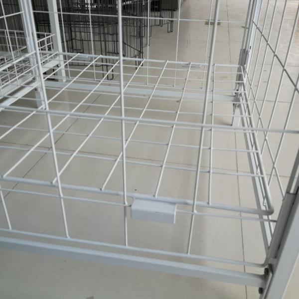 Cestas grandes da exposição do retalho dos bens que anunciam rodízios da cesta de fio 4