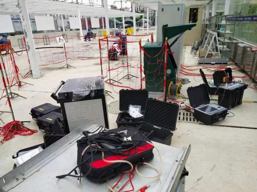 Trolley-Mounted High Voltage Surge Generator with Built-in Capacitor and 0~2048 J Discharge Energy for Cable Fault Locating