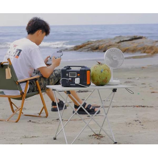 На открытом воздухе располагаясь лагерем портативная солнечная батарея лития электростанции 200W генератора аварийная