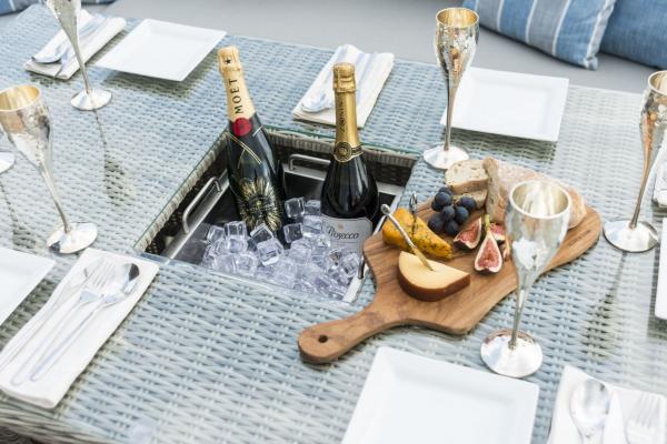 High - End Quality Outdoor Rattan Dining Set Big Table With Ice Pot