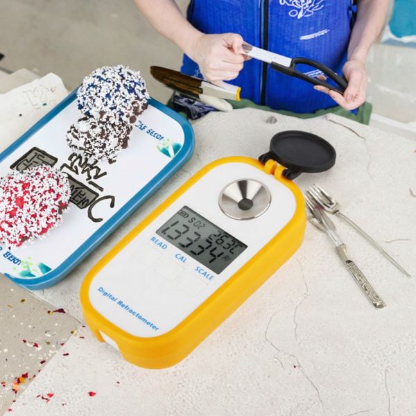 Digital Honey Brix Refractometer with 0-90% Brix Range, 0.01 Measurement Accuracy, and 160*59*49mm Compact Size