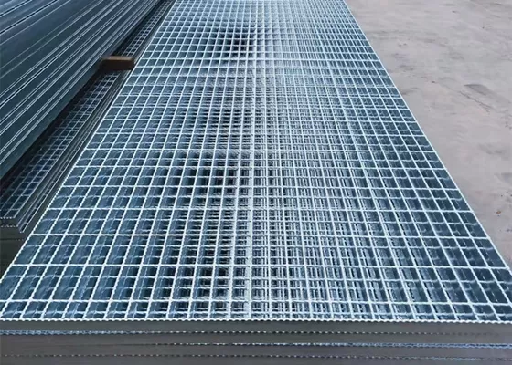 Hot Dipped Galvanized Steel Grating and Steel Structure Walkway Compliant with ANSI/NAAMM MBG 531/532/533 EN 10025 GB/T 700/711 Standards