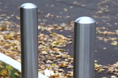 Geometric Design Steel Safety Bollards , Fixed Station Colorful Car Park Bollards