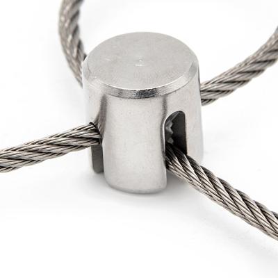 Clampe croisée pour câbles en acier en extérieur avec capacité de charge élevée