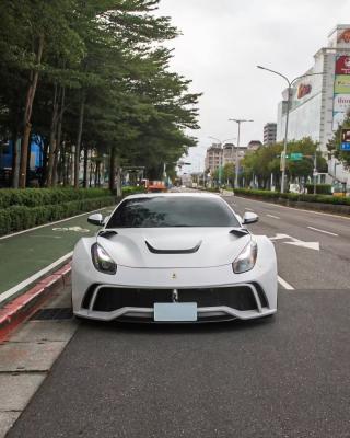 Ferrari F12 Carrosserie en fibre de carbone Kit F12 Novitec N-largo style avant et arrière arc de roue de pare-chocs F12 spoiler diffuseur de lèvre avant