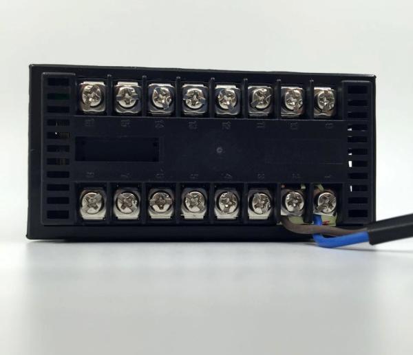 Display universal e controlador flexível de configuração de sinal de entrada para instrumentos térmicos