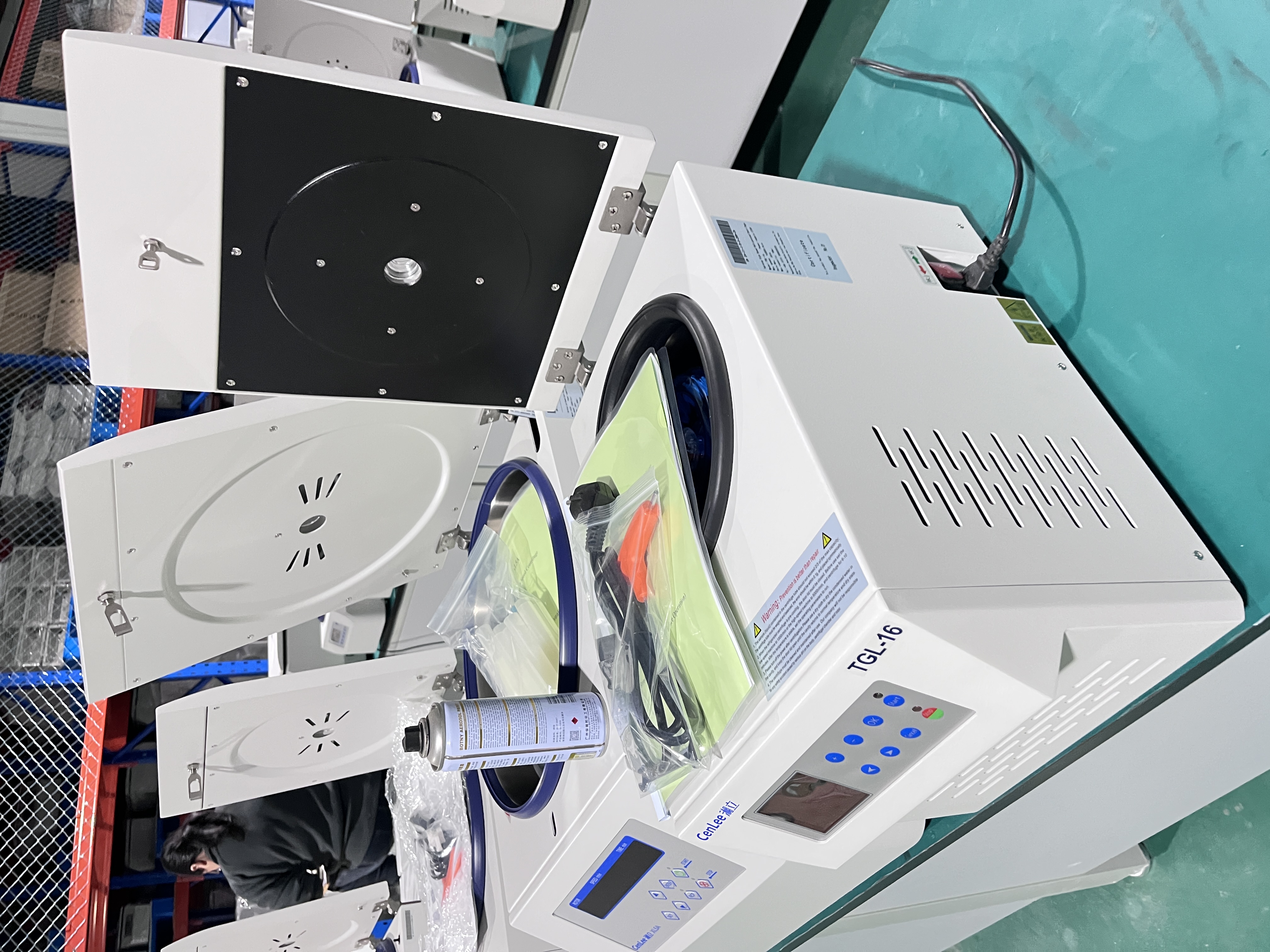 Factory Price Tabletop Micro Centrifuge 16000rpm Angle Rotor 24x1.5/18x5ml Lab Micro High Speed Refrigerated Centrifuge TGL-16