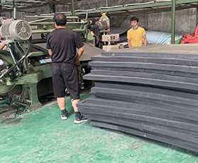 Разнослоистая резиновая вулканизируя машина прессы для произведения листов ЕВА резиновых