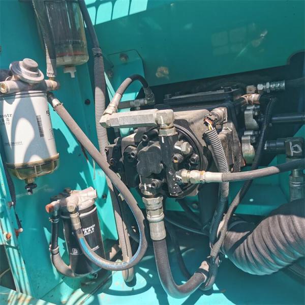 Excavadora Kobelco SK140-8 con capacidad de 0.57 m3 en Shanghai