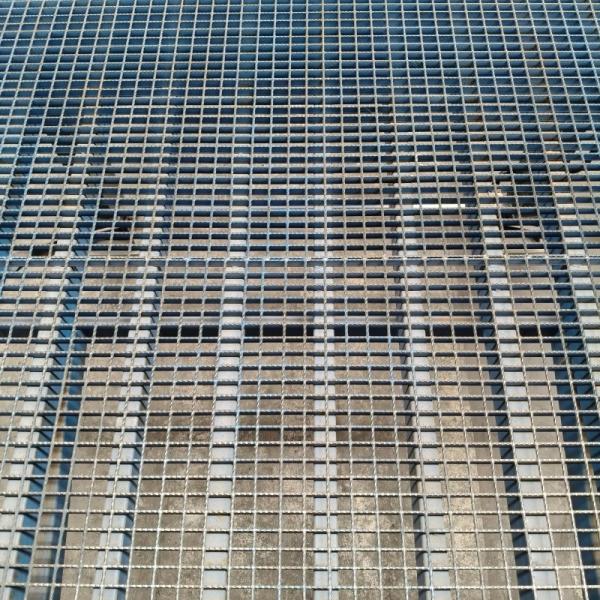 38mm I-Bar Flat Steel Grating Slip-Resistant and Anti-Skid for Enhanced Workplace Safety