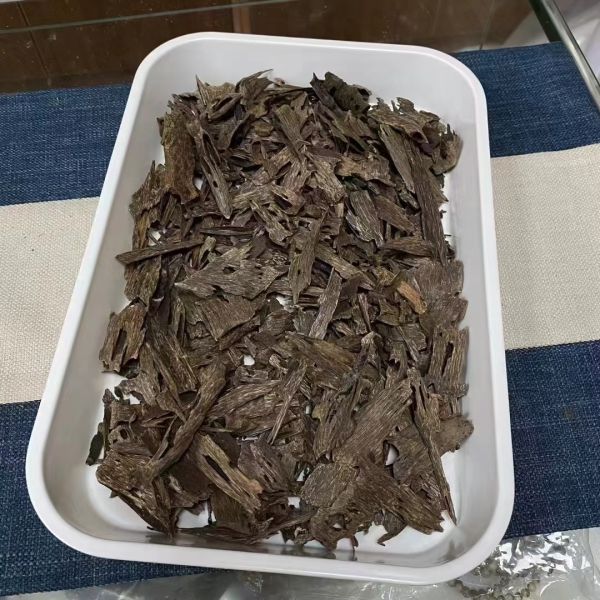 Top grade OUD Agarwood aromatic wood chips perfect for distillation extraction and luxury fragrance formulation processes