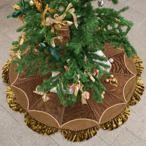 Customized Modern Christmas Tree Skirt , Polyester / Velvet Christmas Tree Skirts