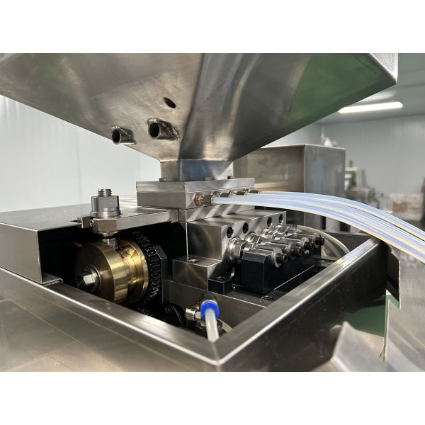 JL150III Servo Softgel Encapsulation Machine Designed for Daily Softgel Production with Stable Gelatin Flow and Consistent Filling