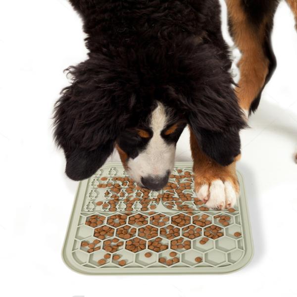 Silicone Pet Lick Pad Slow Feeder Licking Mat for Dogs/Cats Customized Anxiety Relief
