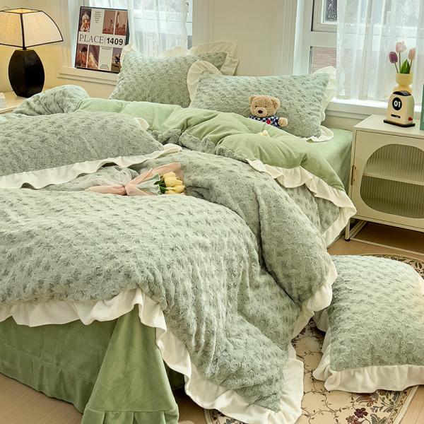 2023 Hot Lace Rose Rabbit Plush Four-Piece Set Comforter Set with Solid Pattern Type