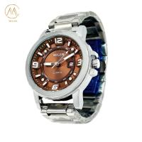 Montre à bande en acier inoxydable étanche et lumineuse pour hommes d'affaires et femmes avec mouvement quartz carré