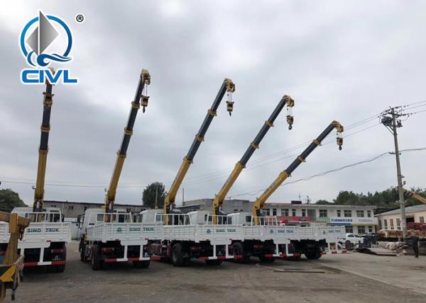 HOWO Truck Mounted Crane 4 x 2 With Air Brake XCMG Crane SQ6.3SK2Q 6000KG
