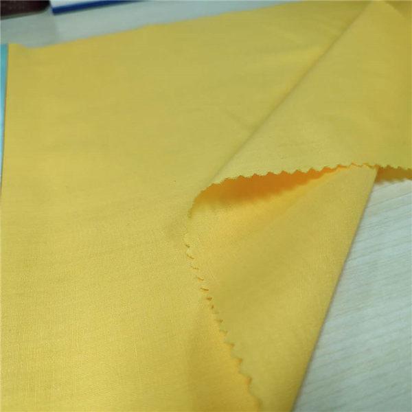 Light Yellow Polycotton Dyed Fabric Not Easy Fade Health And Safety 45X45 Yarn Count