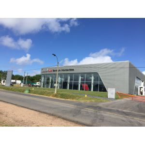 Steel-structured Car Showroom With Modern Aesthetics