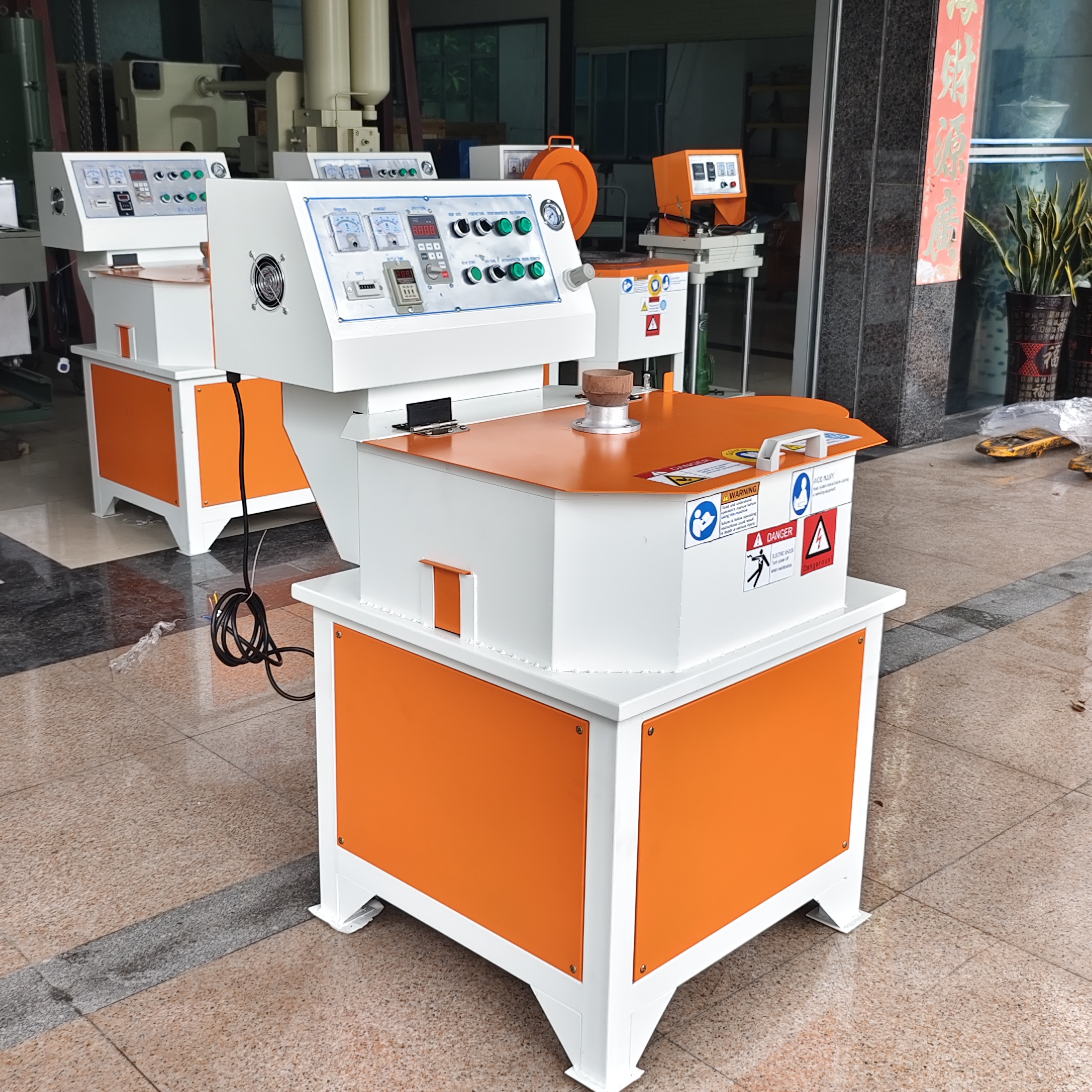 Manual Centrifugal Casting Machine for Fashion Zinc Alloy Cross Brooch & Garment Accessories