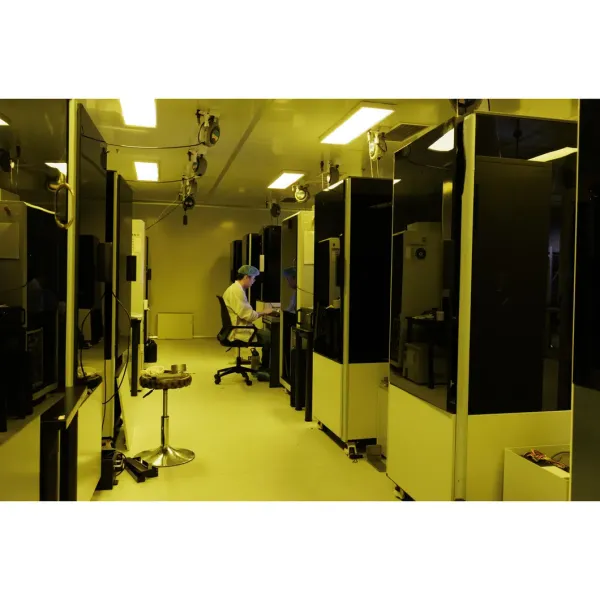 High-Throughput Drug Screening Silicon Microreactor Array