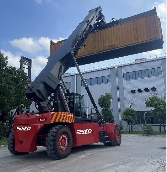 Heavy Duty Red Container Handling Stacker with  Engine 45000kgs Load Capacity ZF Transmission