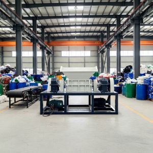 Double Shaft Plastic Shredder Machine for Large Solid Plastic Waste Crushing