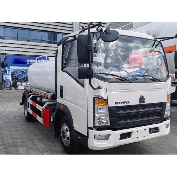 Light Sinotruk HOWO 4X2 5 Cbm Water Transport Vehicle Water Tanker Trucks