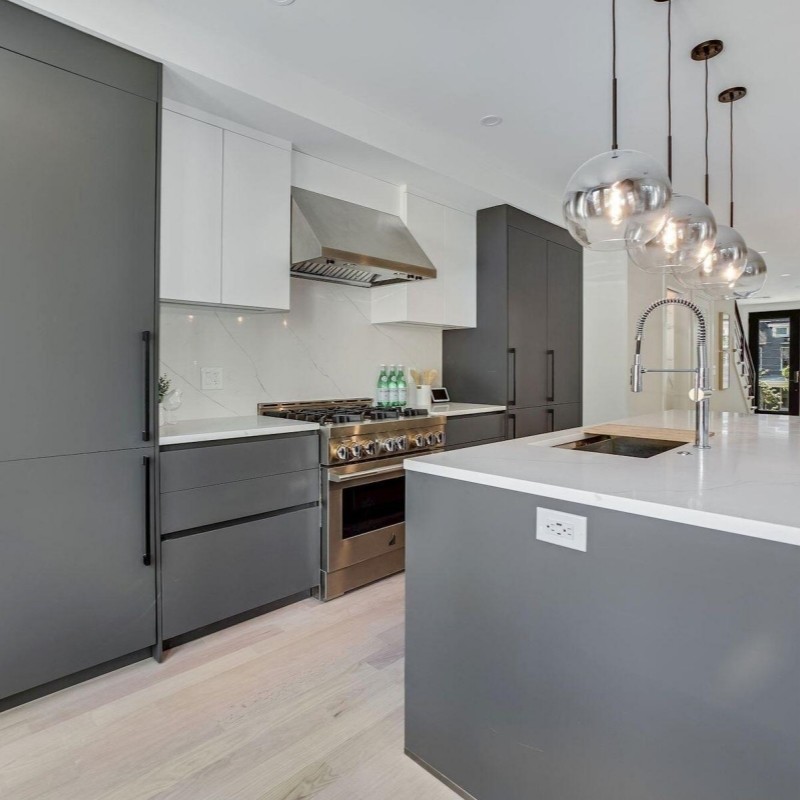 Lacquer Finished Kitchen Cabinet with Acrylic Door Panel and Quartz Stone Countertop