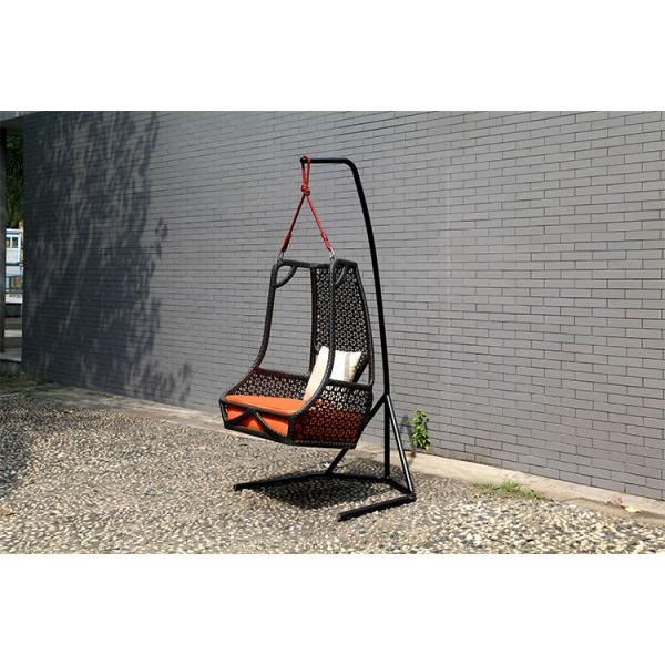 Silla de huevo de rotín colgante para el exterior Mesa para funcionamiento interior / exterior Silla de swing de huevo de patio
