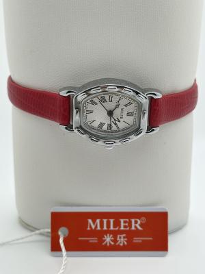 Des montres modernes en cuir à sangles avec un logo gravé au laser 30 mètres résistant à l'eau