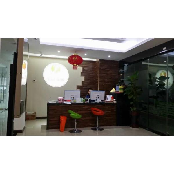 Твердые деревянные вешалки костюма производят шкаф вешалки брюк для магазина одежды