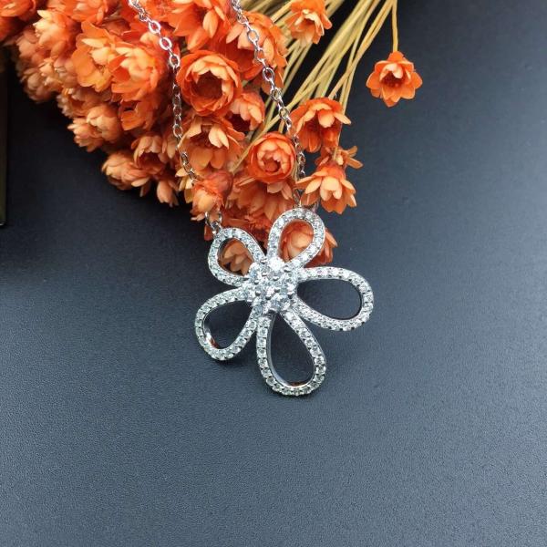 Van Cleef & Arpels 18K White Gold Diamond Flower Earring with Necklace Ring Jewelry Set