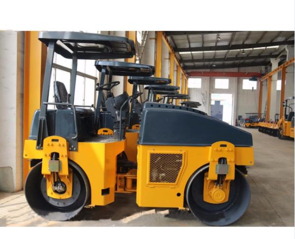 4,5 rolo de estrada vibratório de Ton Four Wheels Full Hydraulic