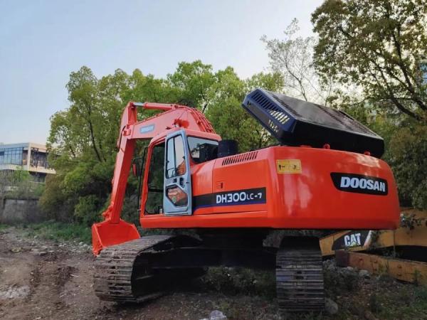 29T Doosan DH300LC Excavateur à voie utilisée Repossédé Machine de creusement routier