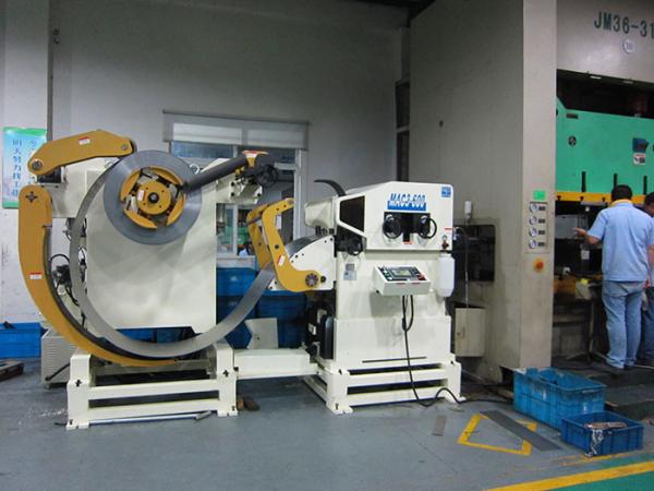 4.5 Kw Steel Coil Uncoiler , Three - In - One Combination Metal Plate Machine