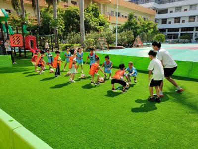 Erva artificial realista para jardim com buracos de drenagem
