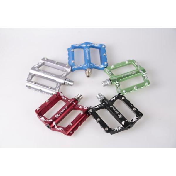 Педаль велосипеда CNC Алюминиевый сплав с волнистой большой платформой Педаль подшипника для горного велосипеда с анодированным логотипом клиента