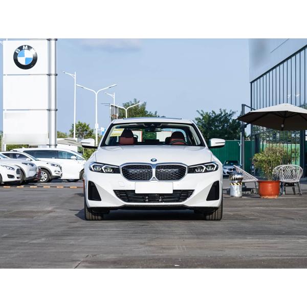 2024年 BMW i3 eDrive 35 L：210kW 電気モーター、CLTC航続距離526km
