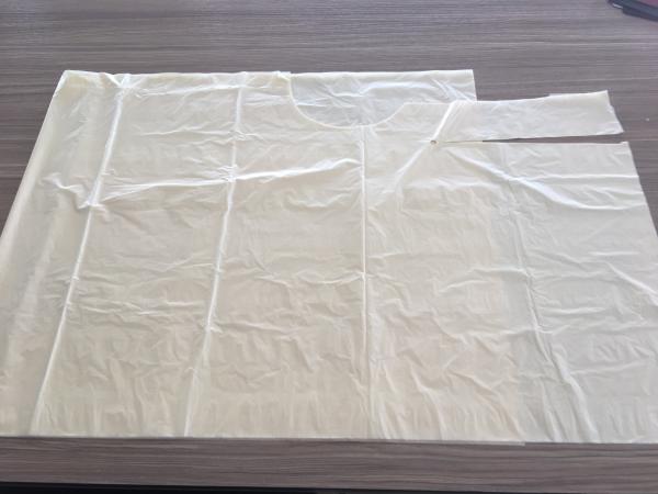Smooth Surface Disposable Salon Capes , Hair Cutting Cape Breathable Single Use