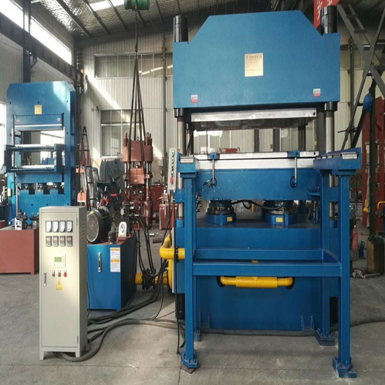 Гидравлическая 1000T резиновая вулканизируя пресса 5.5KW вакуумирует вулканизируя прессу