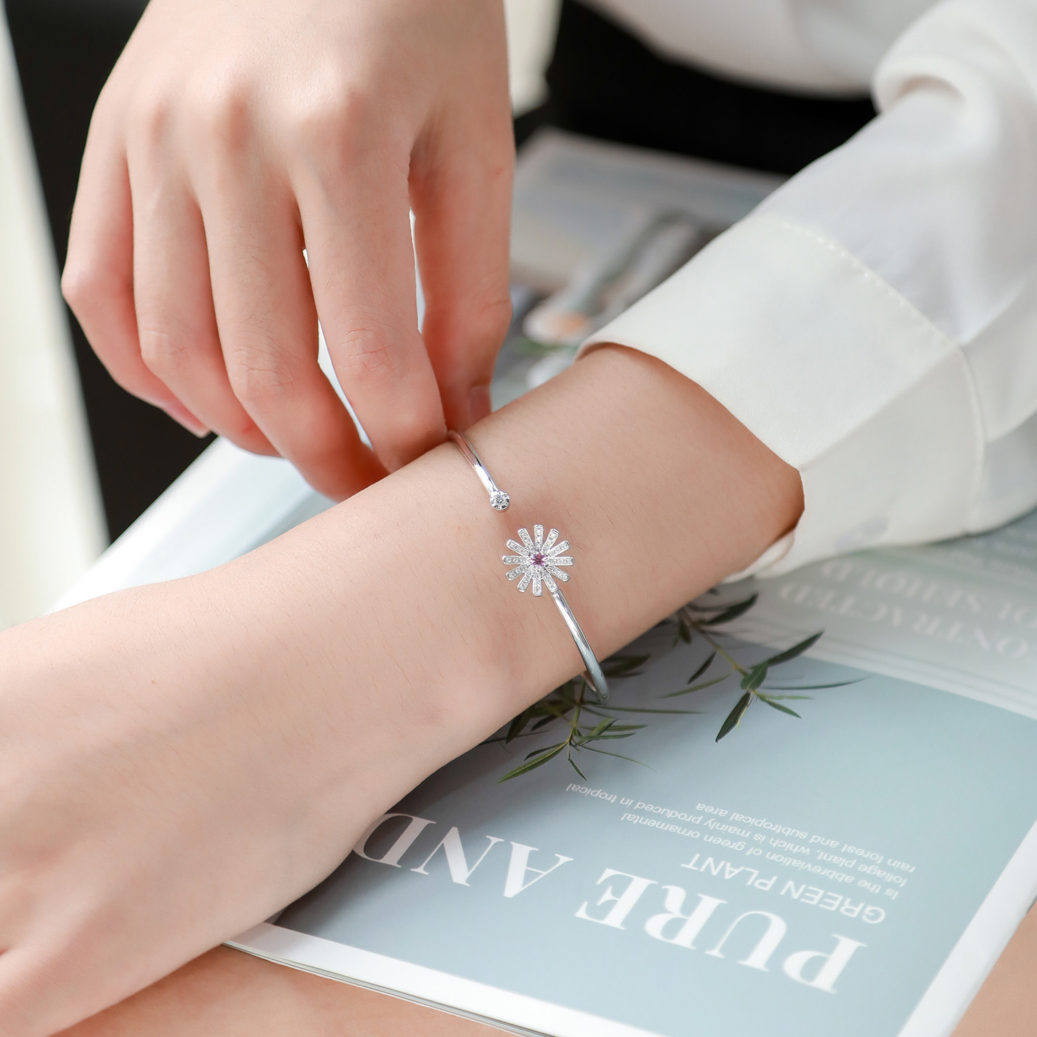 Bangle драгоценной камня розового диаметра Bangle 0.24ct 13mm диаманта 18K твердый с цветком