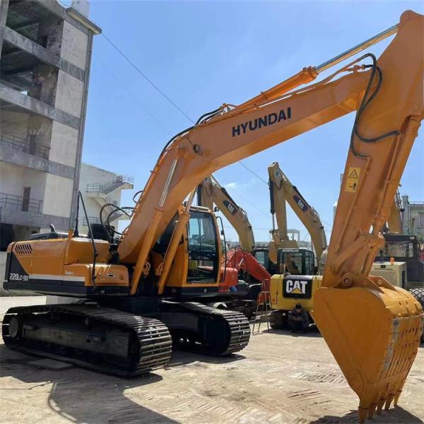 El último modelo de 22 toneladas de Hyundai 220LC-9S excavadora en Shanghai con 1,03m3 de capacidad de cubo