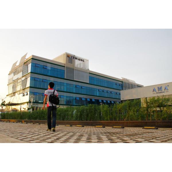 Современное стальное жилое здание с фасадной конструкцией