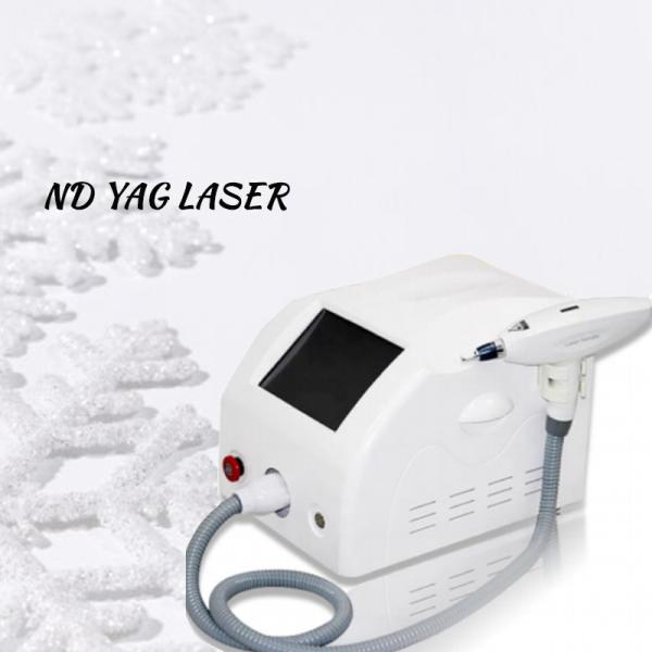 Machine laser portable Q commutée ND YAG 1064 532 1320nm pour le rajeunissement de la peau
