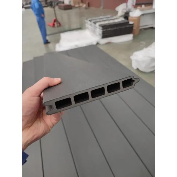                    Matte Finish WPC Fencing Panel Easy Clean for Office Courtyard              