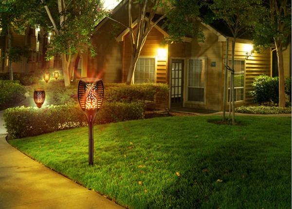 Outdoor Waterproof Garden Pathway Solar Torch Light 1500mAh Battery Type